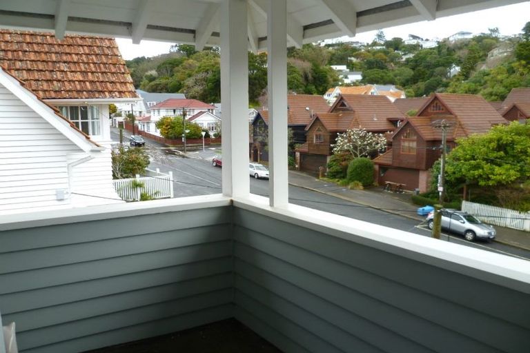 Photo of property in 11 Glen Road, Kelburn, Wellington, 6012