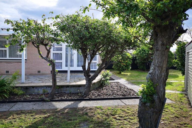 Photo of property in 6 Norrie Street, Redwood, Christchurch, 8051