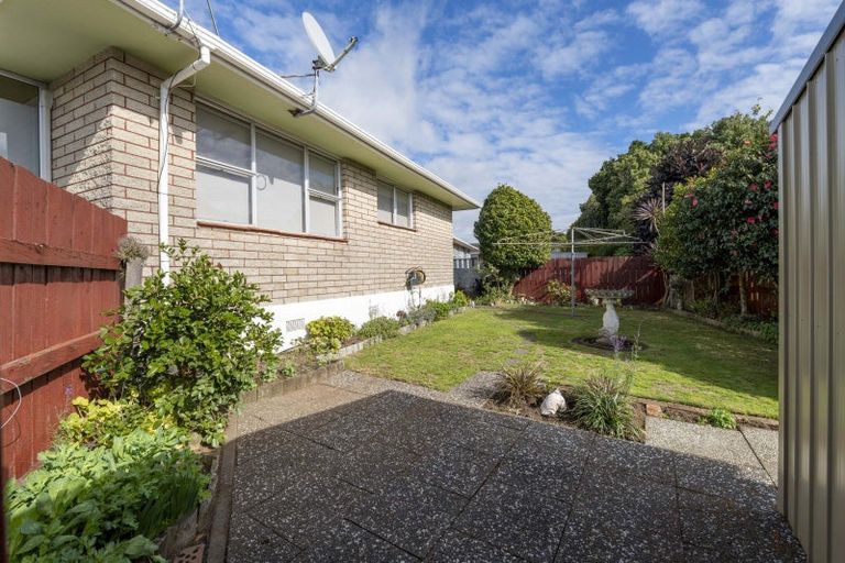 Photo of property in 2/4 Severn Place, Spotswood, New Plymouth, 4310