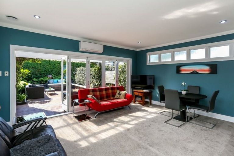 Photo of property in 76 Barrett Street, Westown, New Plymouth, 4310