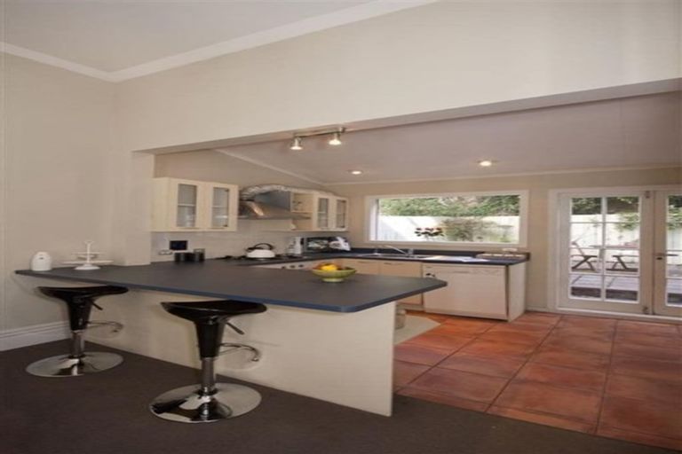 Photo of property in 17 Elizabeth Street, Mount Victoria, Wellington, 6011