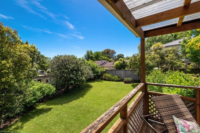 Photo of property in 2 Phillip Parade, Forrest Hill, Auckland, 0620