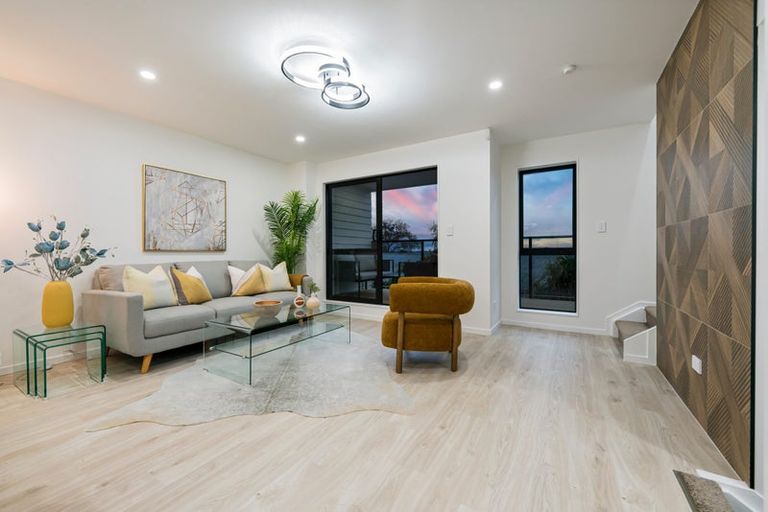 Photo of property in 21f Laura Street, Kelston, Auckland, 0602