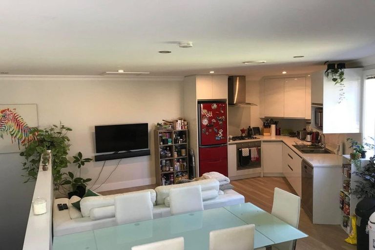 Photo of property in 87b Kelburn Parade, Kelburn, Wellington, 6012