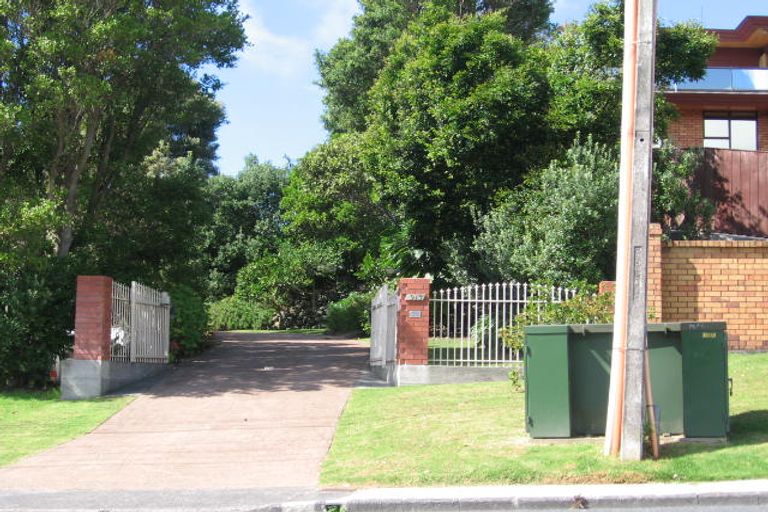 Photo of property in 913 Beach Road, Waiake, Auckland, 0630