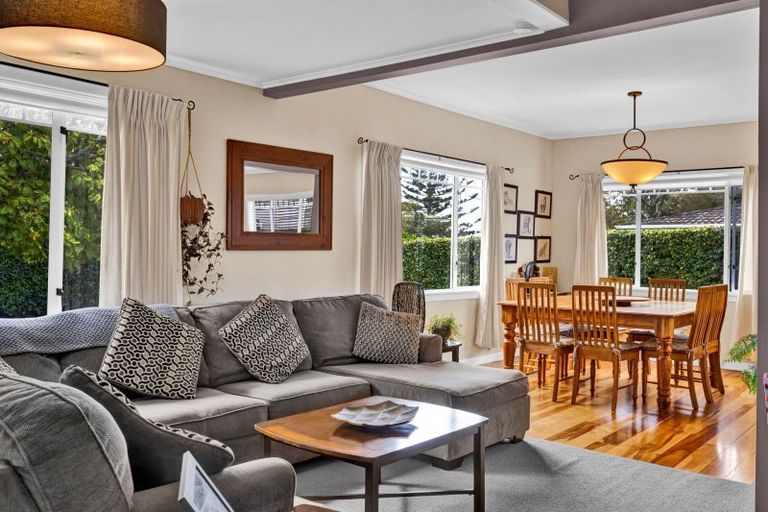 Photo of property in 77 Govett Avenue, Frankleigh Park, New Plymouth, 4310