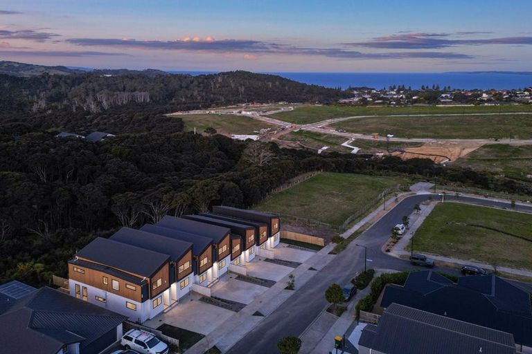 Photo of property in 11b Rockpool Road, Orewa, 0931