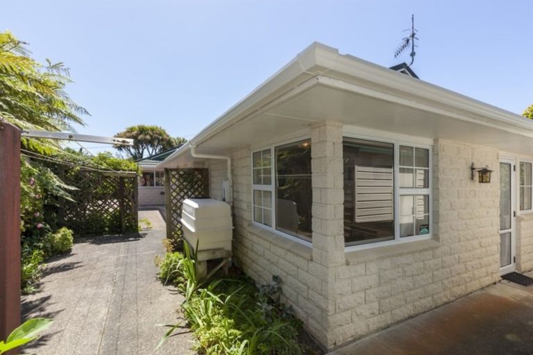 Photo of property in 32 Kohekohe Road, Waikanae, 5036