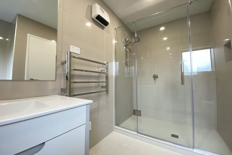 Photo of property in 16b Cardiff Road, Pakuranga, Auckland, 2010