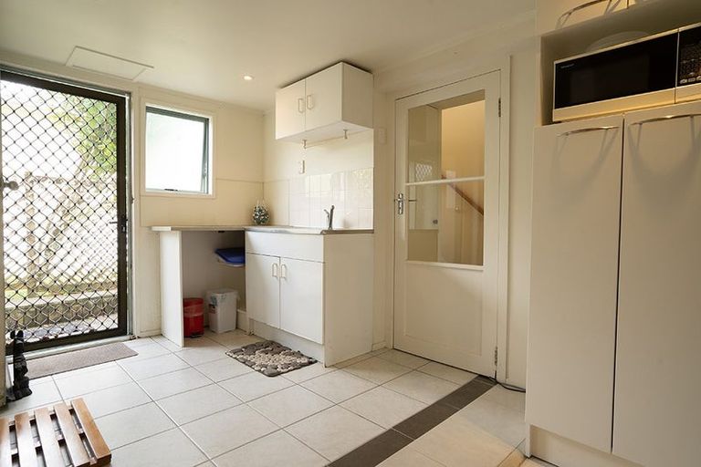 Photo of property in 18 Lavelle Road, Henderson, Auckland, 0612