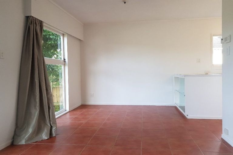 Photo of property in 42 Durham Street, Te Atatu Peninsula, Auckland, 0610