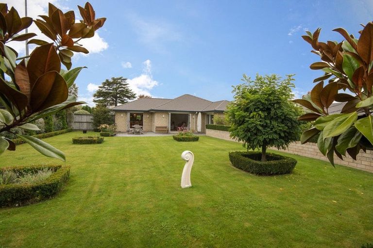 Photo of property in 35 Oxford Road, Rangiora, 7400