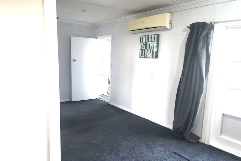 Photo of property in 2 Tawhiti Road, Hawera, 4610