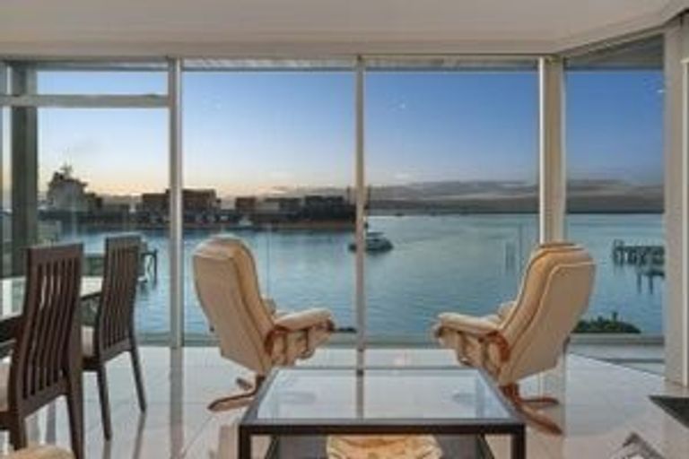 Photo of property in Quay Apartments Tower 2, 206/283 Wakefield Quay, Stepneyville, Nelson, 7010