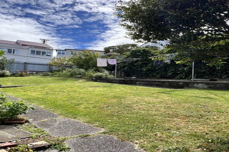 Photo of property in 22 Hawker Street, Mount Victoria, Wellington, 6011