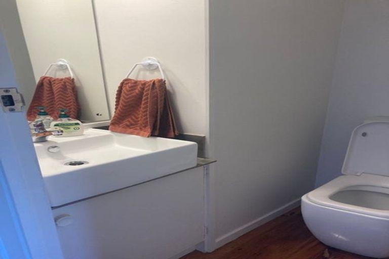 Photo of property in 15 Hattaway Avenue, Bucklands Beach, Auckland, 2012