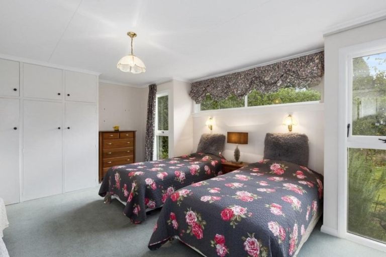 Photo of property in 5 Three Mile Hill Road, Halfway Bush, Dunedin, 9010