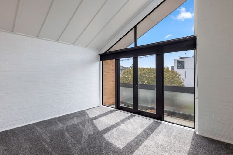 Photo of property in 50c Carlton Mill Road, Merivale, Christchurch, 8014