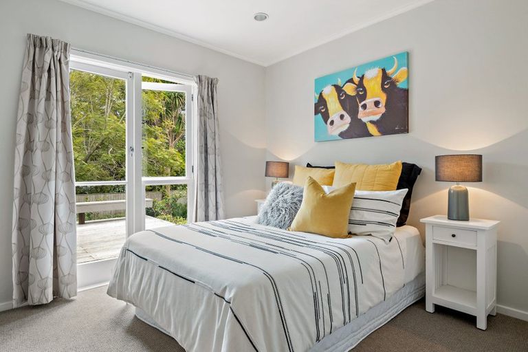 Photo of property in 5 Grovelands Way, Titirangi, Auckland, 0604