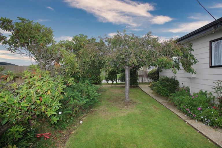 Photo of property in 26 Tokanui-haldane Road, Tokanui, 9884