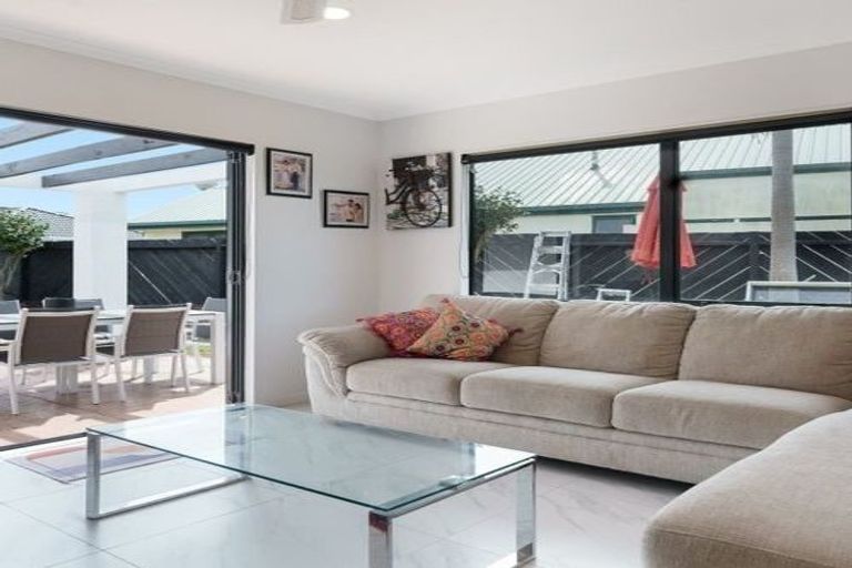 Photo of property in 98 Santa Monica Drive, Papamoa Beach, Papamoa, 3118