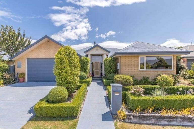 Photo of property in 6 Oratia Grove, Northwood, Christchurch, 8051