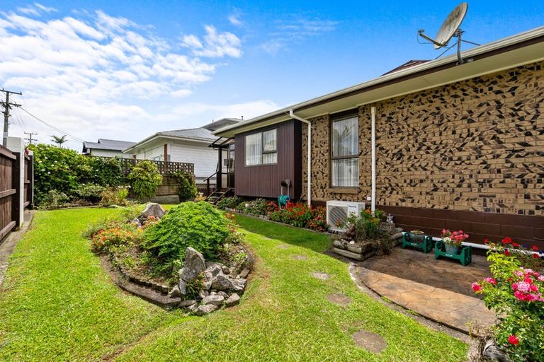 Photo of property in 21-23 Rurumoki Street, Regent, Whangarei, 0112