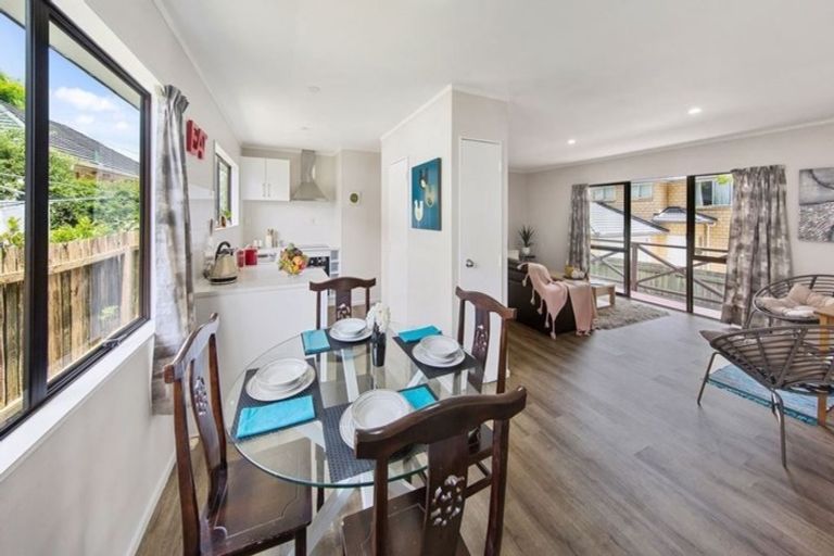 Photo of property in 2/58 Clevedon Road, Papakura, 2110