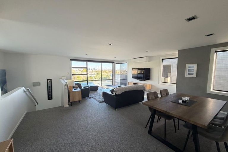 Photo of property in 100a Lake Road, Northcote, Auckland, 0627