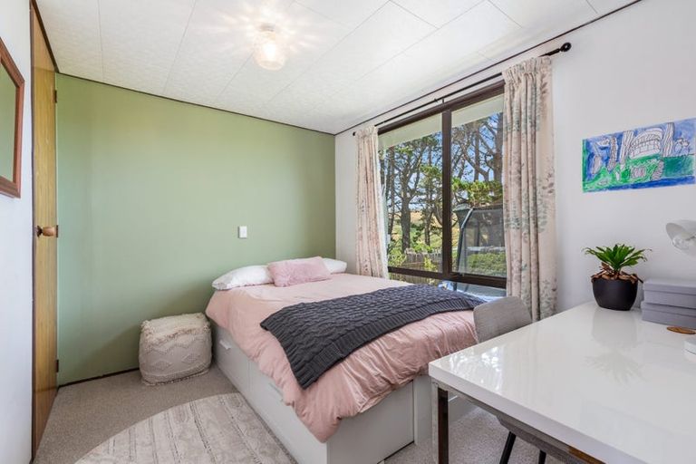 Photo of property in 15 Maracas Crescent, Grenada Village, Wellington, 6037