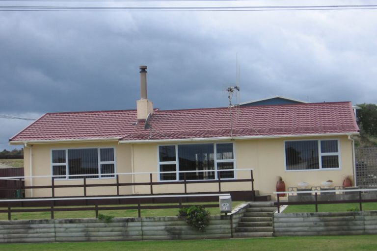 Photo of property in 37 Bond Street, Foxton Beach, Foxton, 4815