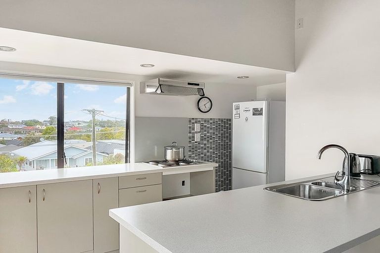 Photo of property in 3 Wolsley Avenue, Milford, Auckland, 0620