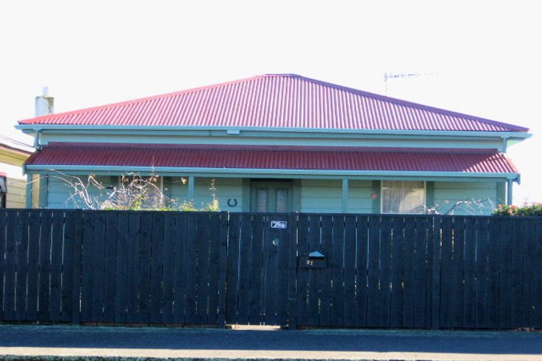 Photo of property in 27 Edgeware Road, Palmerston North, 4410