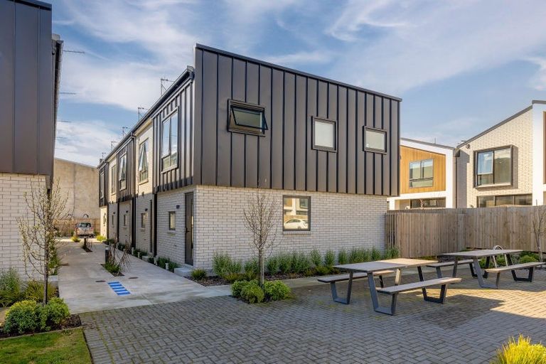 Photo of property in 2/327 Lincoln Road, Addington, Christchurch, 8024