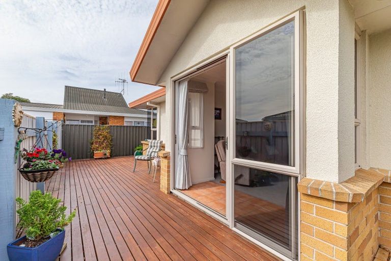 Photo of property in 12 Guildford Street, Levin, 5510