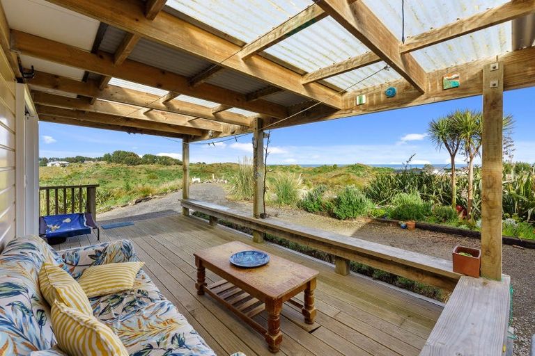 Photo of property in 24 Strathnaver Glen, Waikawa Beach, Levin, 5573