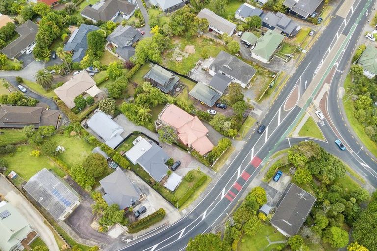 Photo of property in 105 Browns Bay Road, Browns Bay, Auckland, 0630