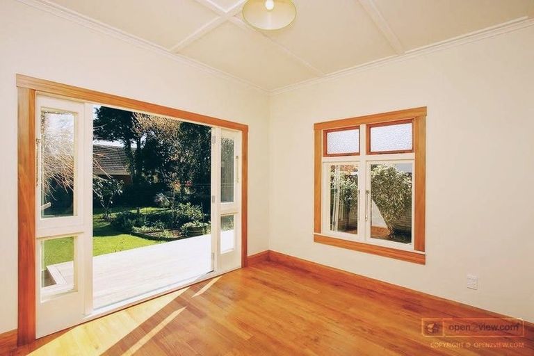 Photo of property in 194 Tukapa Street, Westown, New Plymouth, 4310