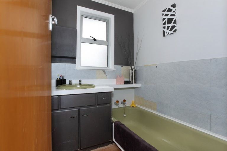 Photo of property in 100 Lethbridge Street, Feilding, 4702