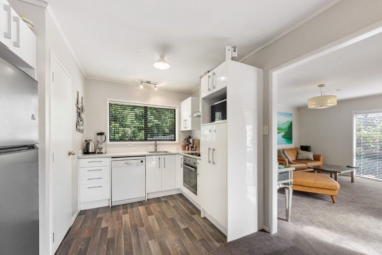 Photo of property in 21 Oreil Avenue, West Harbour, Auckland, 0618