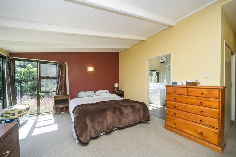 Photo of property in 24 Heathcote Place, Fitzherbert, Palmerston North, 4410