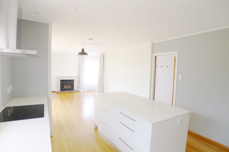 Photo of property in 42 Kervil Avenue, Te Atatu Peninsula, Auckland, 0610