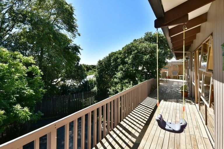 Photo of property in 1/4 John Dee Crescent, Red Beach, 0932