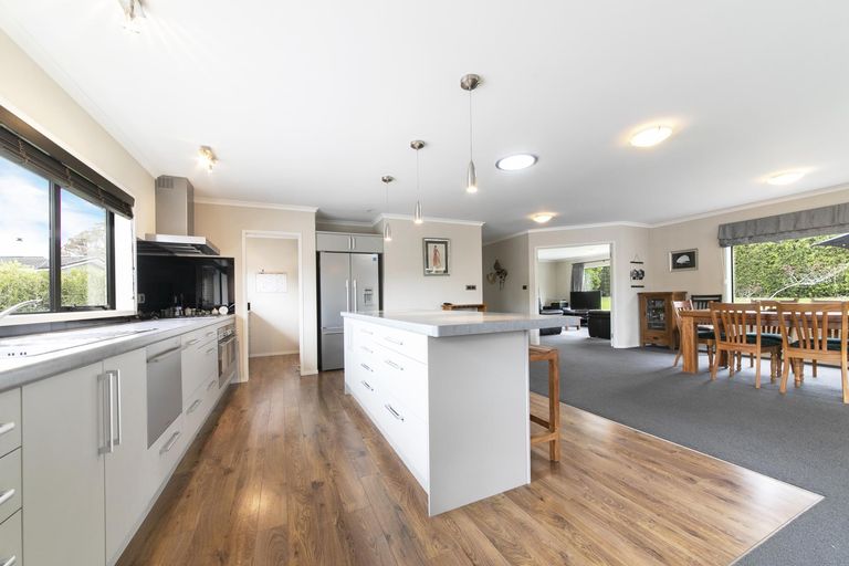 Photo of property in 52 School Road, Riverhead, 0820