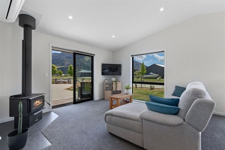 Photo of property in 8 Grandview Road, Lake Hawea, 9382