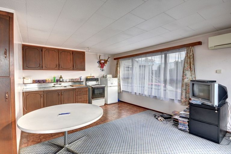 Photo of property in 124 Main Road South, Green Island, Dunedin, 9018