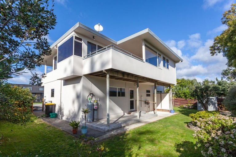 Photo of property in 102 Saint Patricks Row, Whangamata, 3620