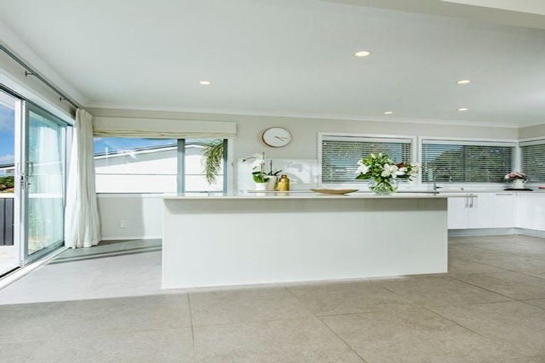 Photo of property in 1/2 Ocean View Road, Milford, Auckland, 0620