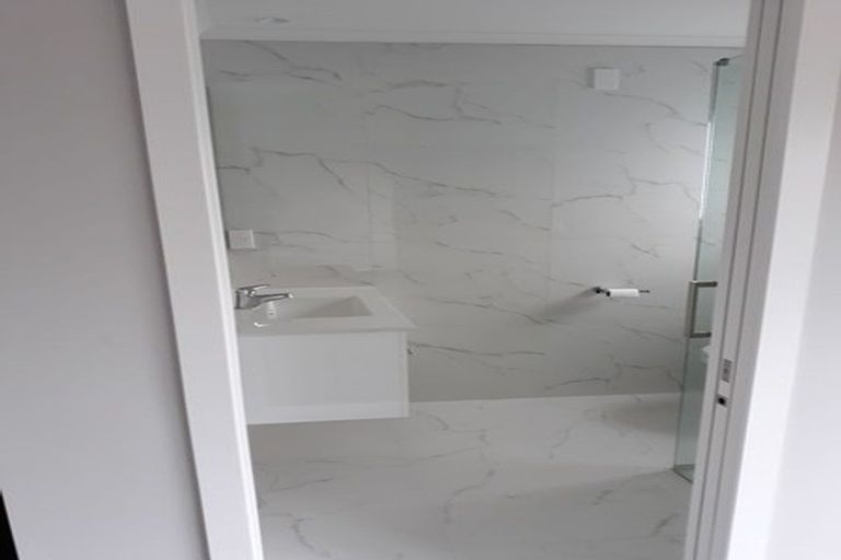 Photo of property in 128 Johnstone Drive, Fitzherbert, Palmerston North, 4410