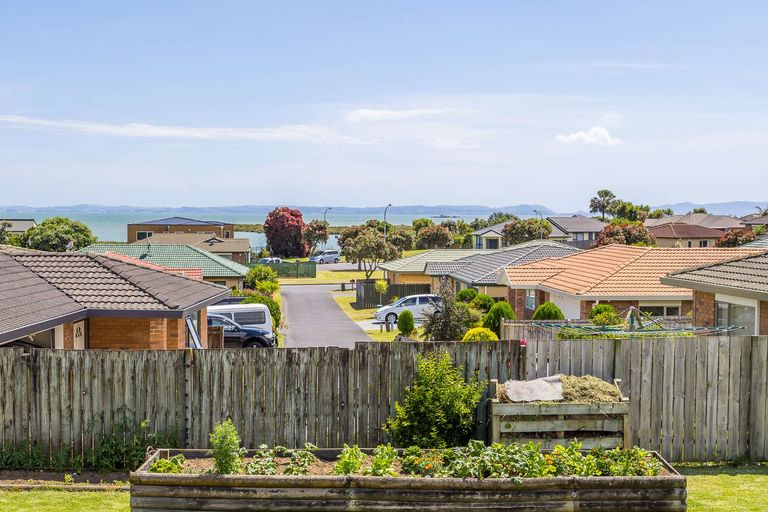 Photo of property in 32 Wai Iti Place, Clendon Park, Auckland, 2103